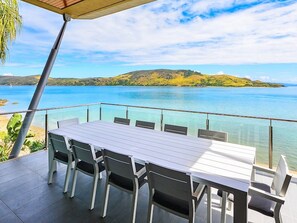 Outdoor dining - Yacht Club Villa 20, Beautiful Ocean Front Villa on Hamilton Island (Hamilton Island)