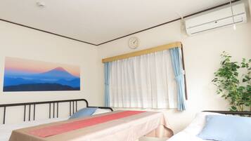 Căn hộ | 1 phòng ngủ, bàn, khu vực làm việc phù hợp cho laptop, màn/rèm cản sáng