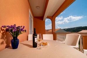 Outdoor dining - Apartment in Lopar with Balcony, Air condition, WIFI, Washing machine (4886-1) (Lopar)