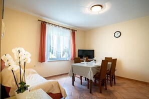 Dining - Apartment in Lopar with Balcony, Air condition, WIFI, Washing machine (4886-1) (Lopar)