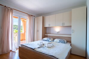 3 bedrooms, in-room safe, free WiFi, bed sheets - Apartment in Lopar with Balcony, Air condition, WIFI, Washing machine (4886-1) (Lopar)