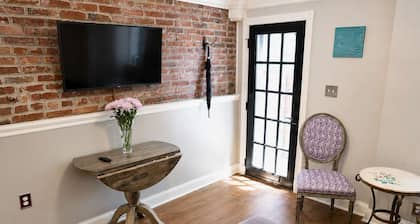 Amazing Location - Close to Union Station