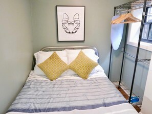 1 bedroom, laptop workspace, iron/ironing board, WiFi - Amazing Location - Close to Union Station (Washington)