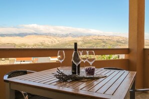 Outdoor dining - Apartment in Pag with Seaview, Terrace, Air condition, WIFI (4891-1) (Pag)