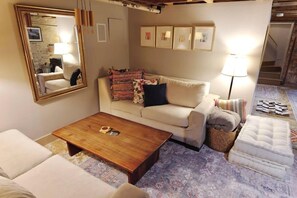 TV, offices - The Grand Piano at Logan Circle! (Washington)