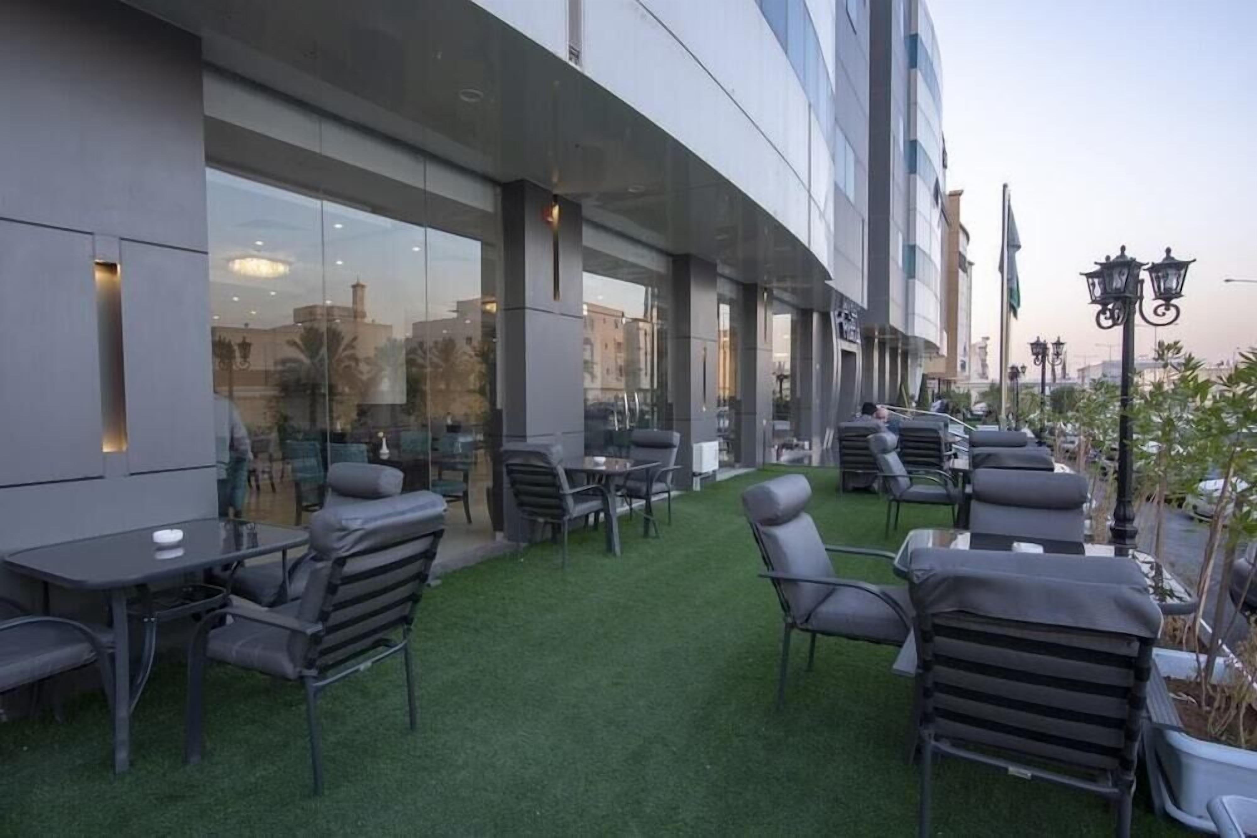 Breakfast, lunch and dinner served