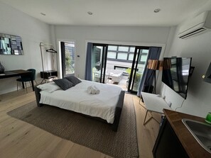 Laptop workspace, iron/ironing board, WiFi, bed sheets