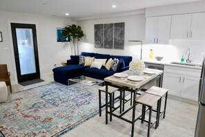 テレビ、書斎 / ワークスペース