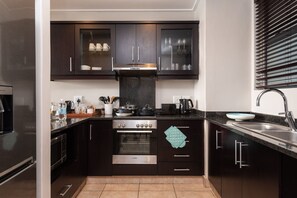 Fridge, microwave, oven, stovetop - Point Boutique Rentals (Point)