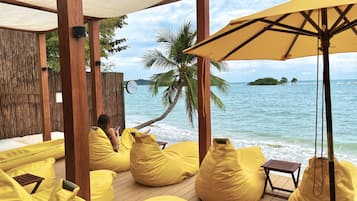 Breakfast, lunch, dinner served; beach views