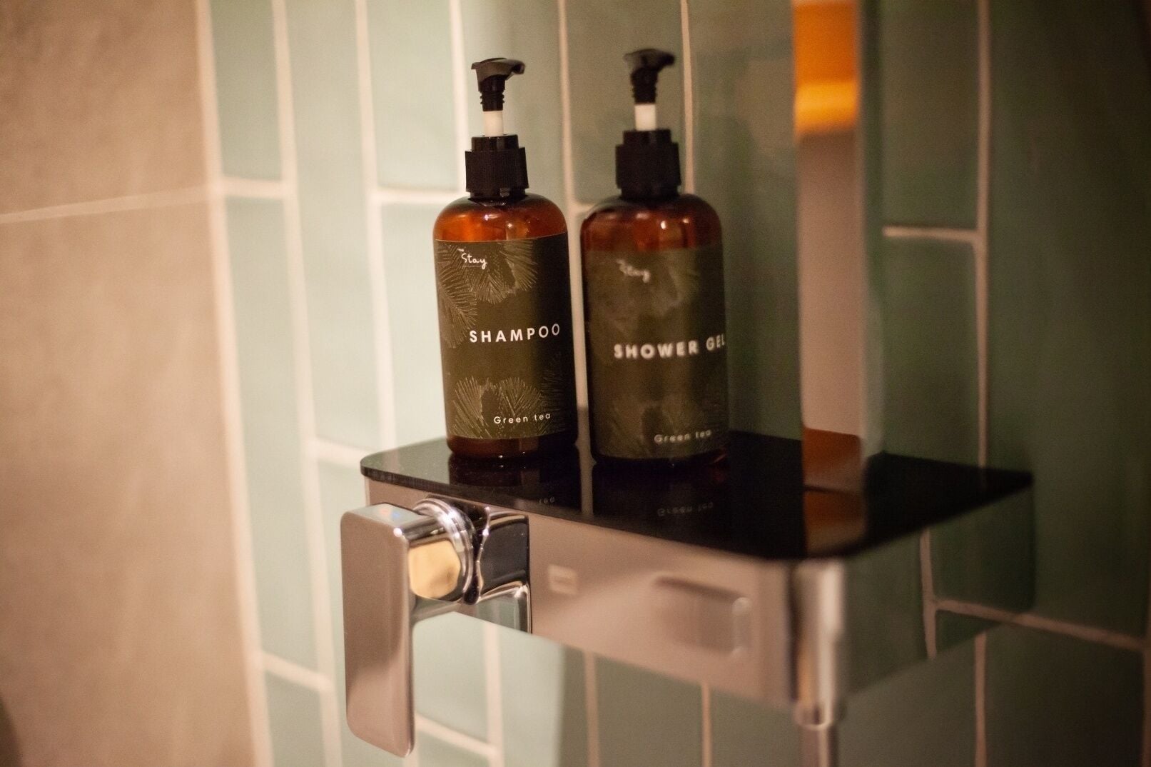 shower, rainfall showerhead, free toiletries, hair dryer