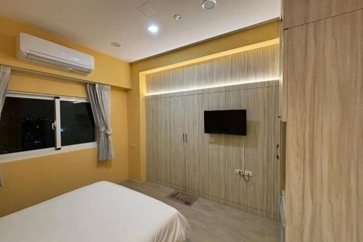 Individually decorated, individually furnished, desk, soundproofing