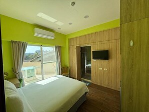Basic Double Room, 1 Double Bed, Terrace | Individually decorated, individually furnished, desk, soundproofing - Ding Dong Homestay (Hengchun)