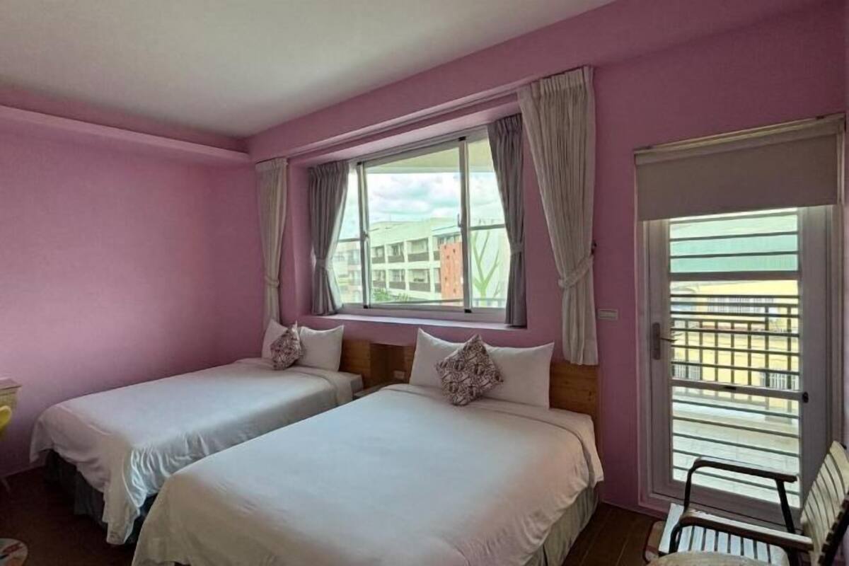 Individually decorated, individually furnished, desk, soundproofing