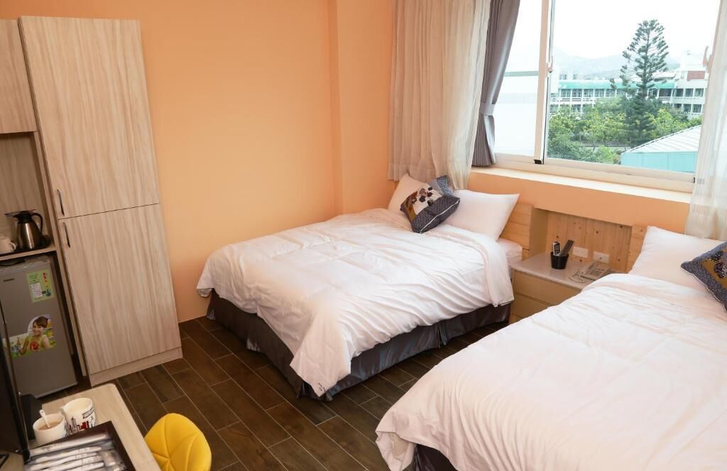 经济四人房 | 特色装修、特色家居、办公桌、隔音