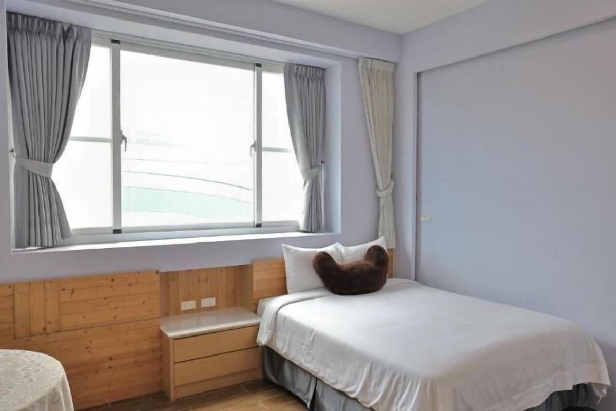 Individually decorated, individually furnished, desk, soundproofing