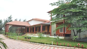 Fachada de la propiedad