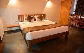 Suite | Laptop workspace, free WiFi