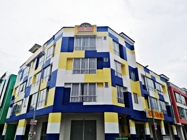 Front of property - Sun Inns Meru Raya (Ipoh)
