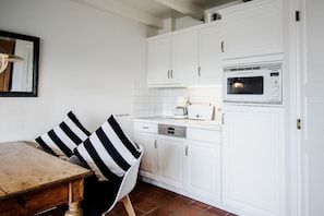 Réfrigérateur, four à micro-ondes, lave-vaisselle