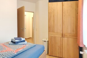 2 bedrooms, iron/ironing board, travel cot, WiFi