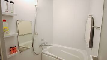 Basic House, 4 Bedrooms | Bathroom | Separate tub and shower, free toiletries, hair dryer, slippers