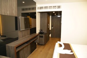 Desk, soundproofing, free WiFi