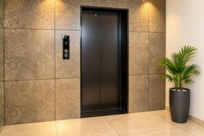 Elevator - Hotel Las Vegas (Jaipur)