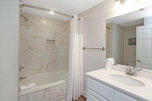 Towels - Gulf Views, Mexico Beach Condo, Pool, Hot Tub ~ Summerhouse 209 (Mexico Beach)