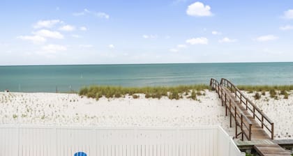 Beachfront, Private Pool, Elevator ~ 5 on Beach
