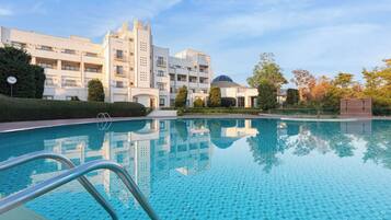 Außenpool (je nach Saison geöffnet)