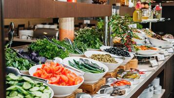 Free daily buffet breakfast