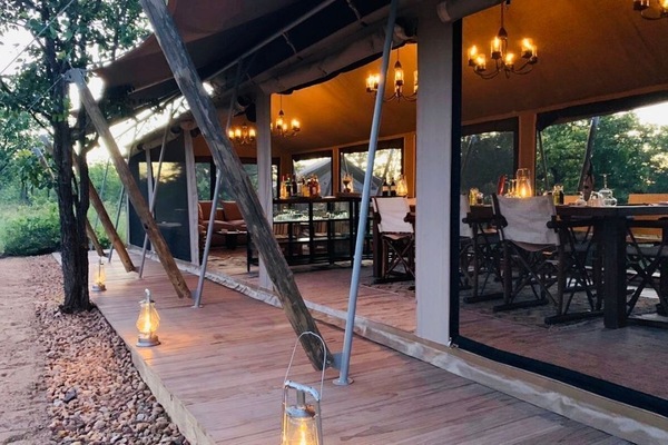 Breakfast, lunch, dinner served; local and international cuisine