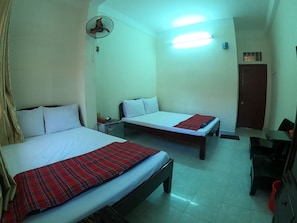 Comfort Double Room | Desk, free WiFi, bed sheets