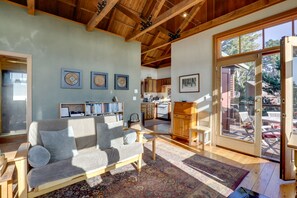 TV, fireplace, DVD player, books - Romantic Ridgetop Escape w/ Hot Tub Near Mendocino (Albion)