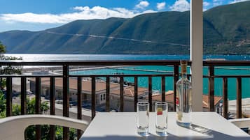 Chambre double, vue sur la mer | Vue du balcon