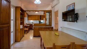 Appartement, 1 chambre | Aire de séjour | Téléviseur à écran plat