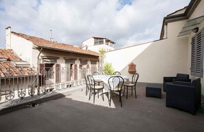 Outdoor dining - Apartment withTerrace and elevator (Firenze)