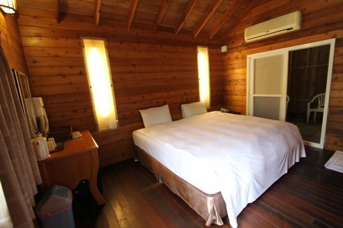 Blackout curtains, free WiFi, bed sheets