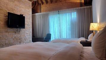 Blackout drapes, free WiFi, bed sheets
