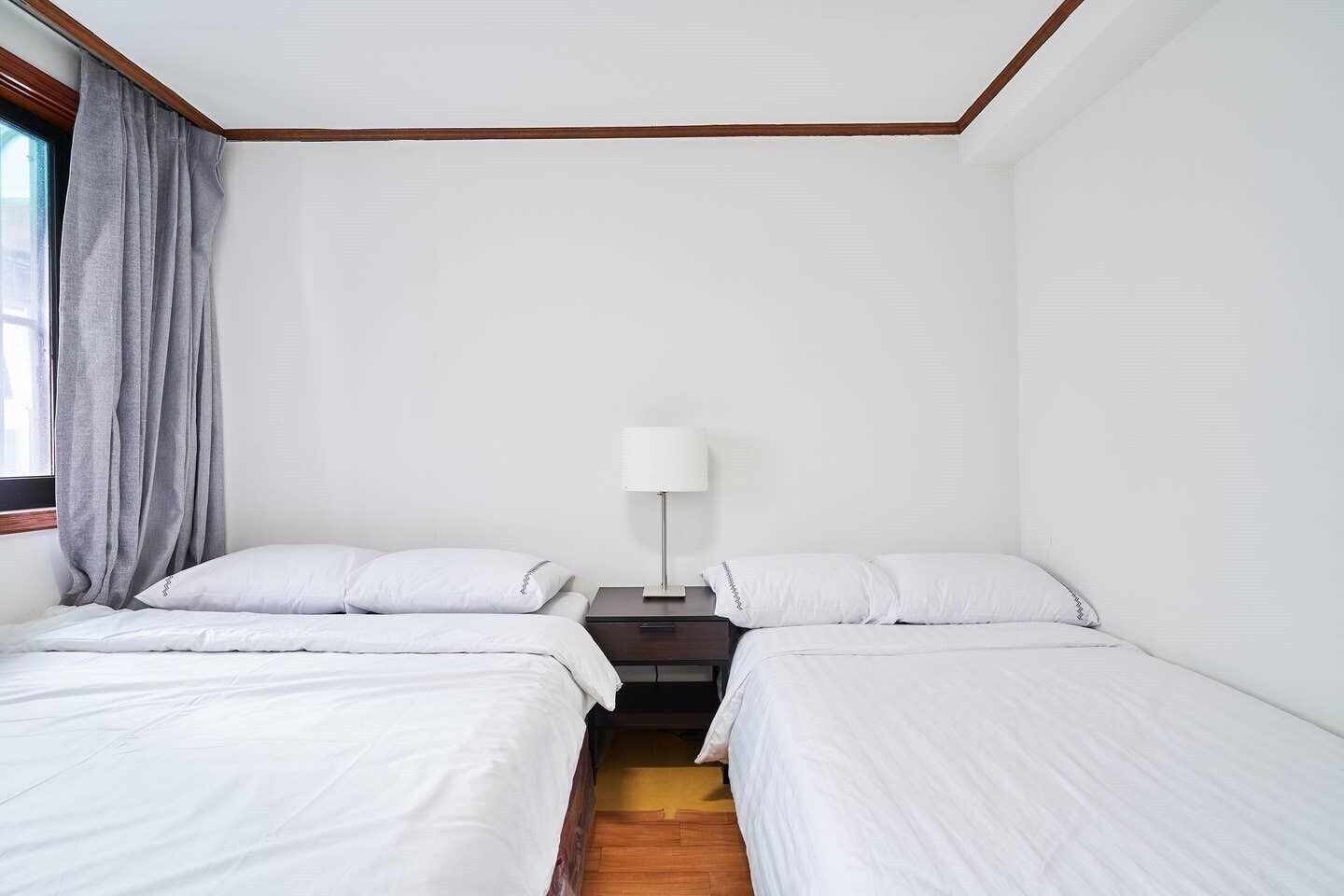 2 bedrooms, iron/ironing board, internet