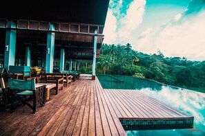 Indoor pool, sun loungers - Symphony Samudra Beachside Jungle Resort And Spa (Port Blair)