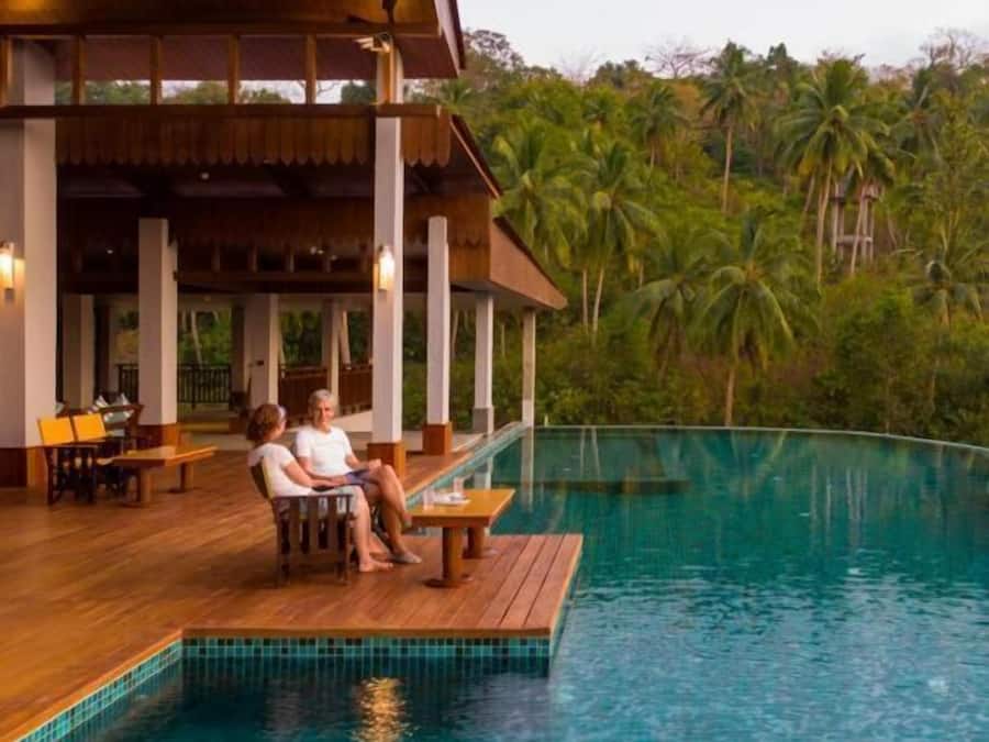 Indoor pool, sun loungers