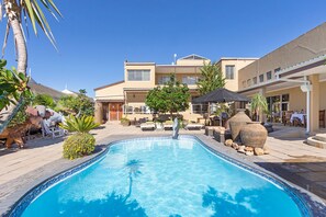 บริเวณภ�ายนอก