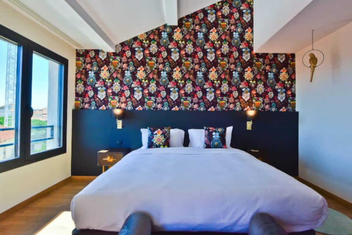 panoramic double room, balcony, sea view | 1 bedroom, minibar, in-room safe, individually decorated