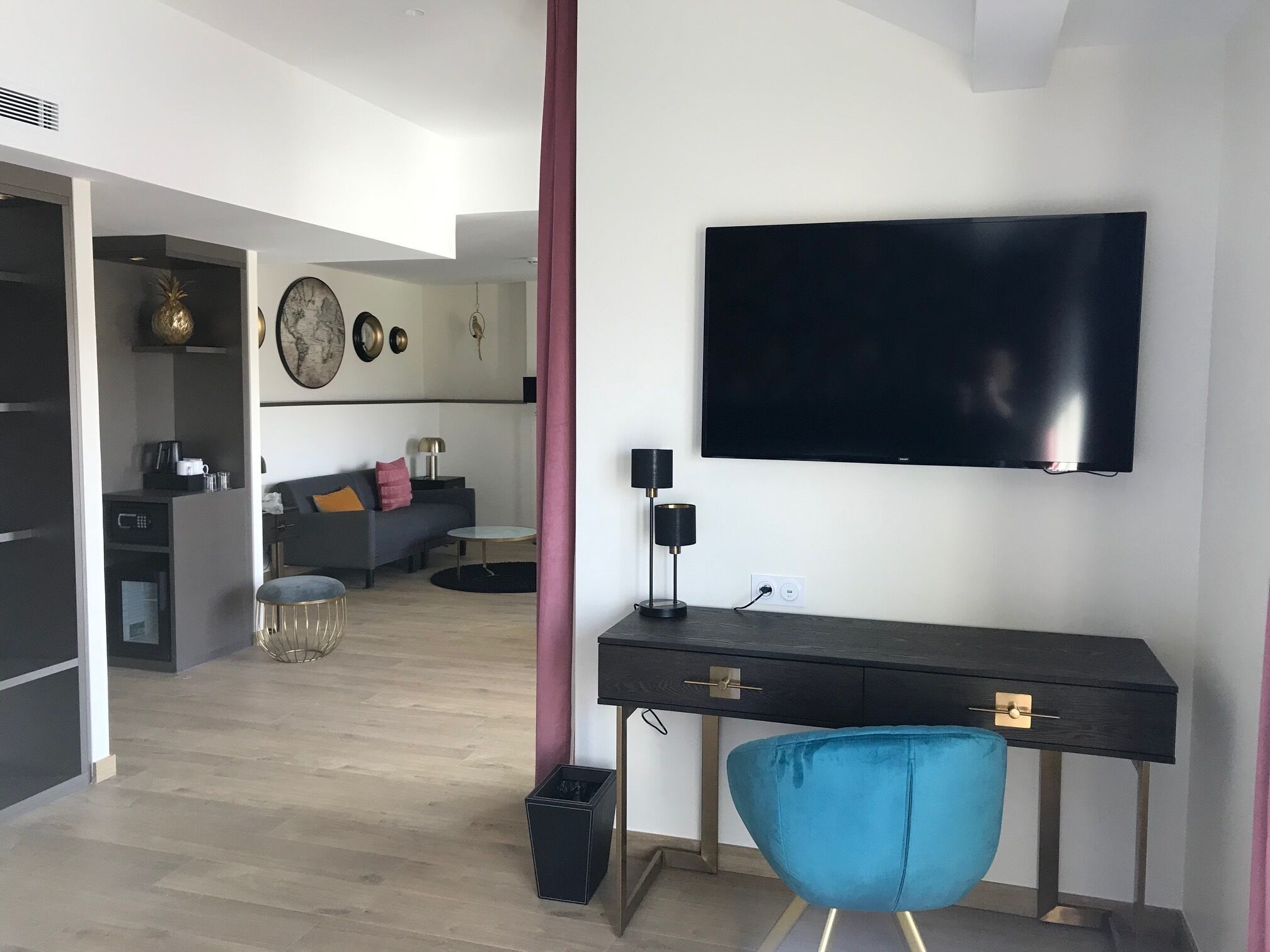 junior suite, balcony, city view | 1 bedroom, minibar, in-room safe, individually decorated