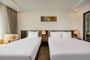 Santa Deluxe Triple With Ocean View | Minibar, in-room safe, desk, soundproofing - Santa Luxury Hotel (Da Nang)