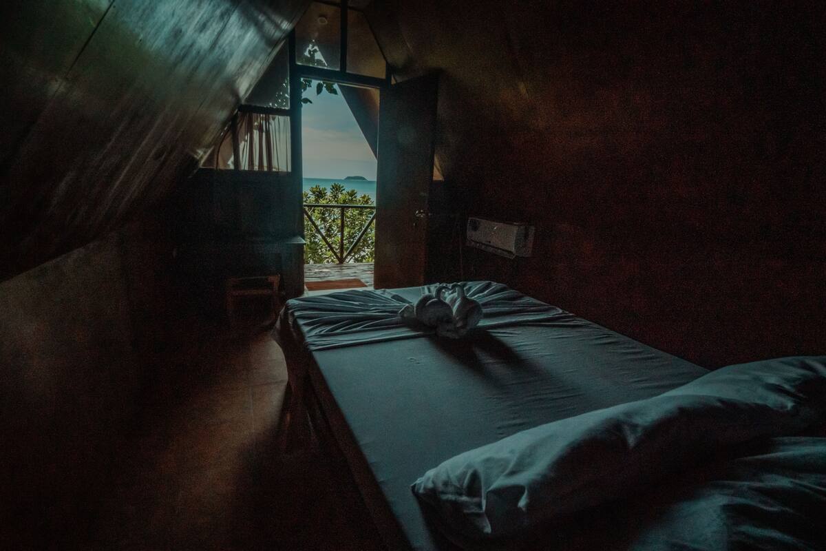 Couple Room (2-storey Hut: Upper Level) | Bed sheets