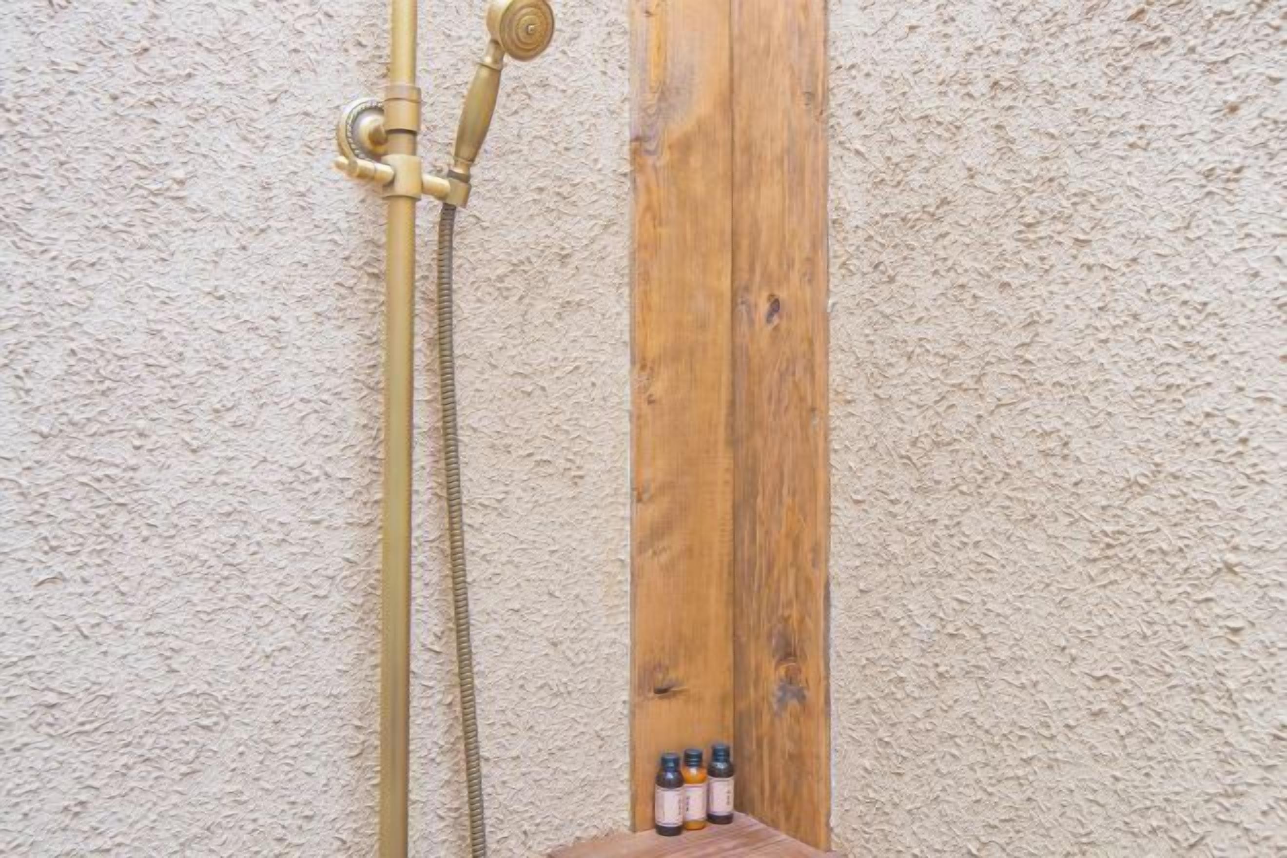 Escritorio, cortinas blackout, wifi gratis y ropa de cama 