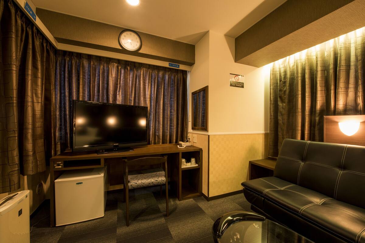 deluxe double room | down duvets, free wifi, bed sheets